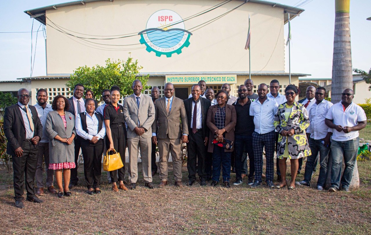 Delegação do Zimbabwe Efectua Visita ao ISPG