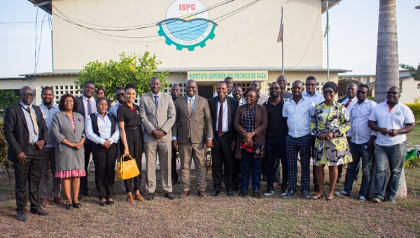Delegação do Zimbabwe Efectua Visita ao ISPG