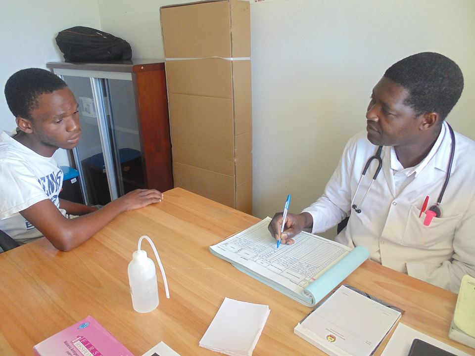 Consultório Médico do ISPG, operacional em parceria com os serviços de Saúde de Chókwè (Hospital Rural de Chókwè)